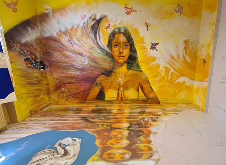 Installation immersive — fresque femme et son reflet